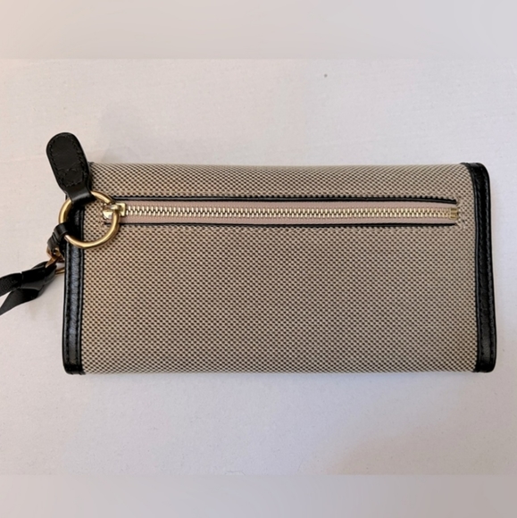 Chloé: Canvas & Black Leather Flap Biege with Gold & Leather Chain - Picture 4 of 14